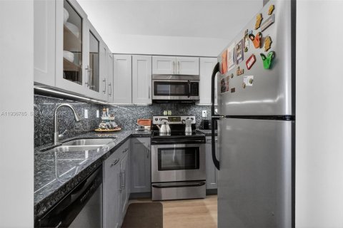 Copropriété à vendre à Coral Gables, Floride: 2 chambres, 89.19 m2 № 1994638 - photo 11