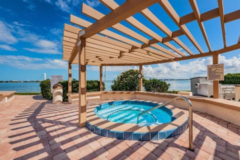 Condominio en venta en Saint Petersburg, Florida, 2 dormitorios, 95.69 m2 № 1769646 - foto 14
