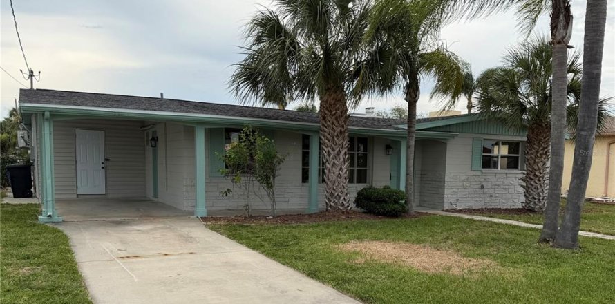 House in Hudson, Florida 3 bedrooms, 140.47 sq.m. № 2132431