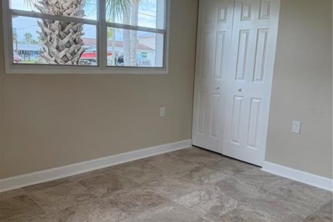 House in Hudson, Florida 3 bedrooms, 140.47 sq.m. № 2132431 - photo 20