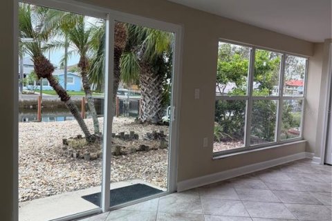 House in Hudson, Florida 3 bedrooms, 140.47 sq.m. № 2132431 - photo 11