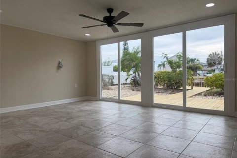 House in Hudson, Florida 3 bedrooms, 140.47 sq.m. № 2132431 - photo 8