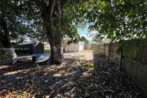 Casa en venta en Pompano Beach, Florida, 2 dormitorios № 1982834 - foto 11