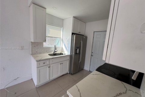 Casa en venta en Pompano Beach, Florida, 2 dormitorios № 1982834 - foto 4