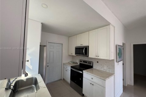 Casa en venta en Pompano Beach, Florida, 2 dormitorios № 1982834 - foto 7