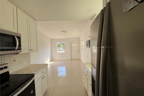 Casa en venta en Pompano Beach, Florida, 2 dormitorios № 1982834 - foto 5