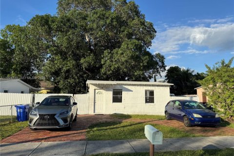 Casa en venta en Pompano Beach, Florida, 2 dormitorios № 1982834 - foto 1