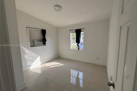 Casa en venta en Pompano Beach, Florida, 2 dormitorios № 1982834 - foto 9