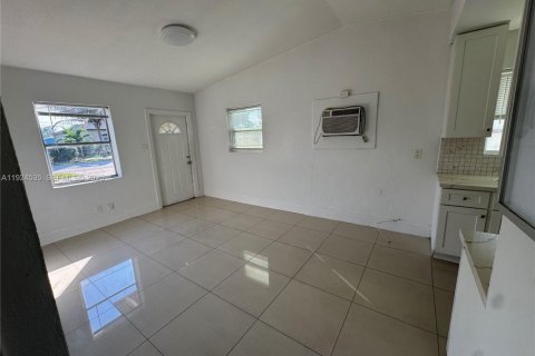 Casa en venta en Pompano Beach, Florida, 2 dormitorios № 1982834 - foto 2