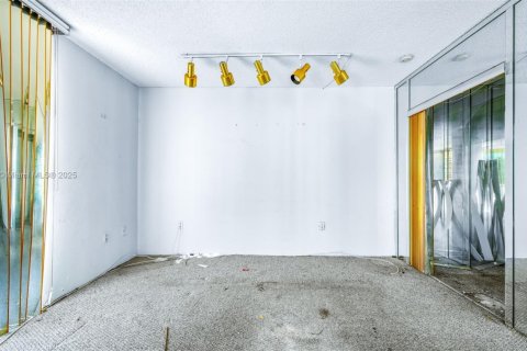 Condo in Aventura, Florida, 2 bedrooms  № 1930136 - photo 13