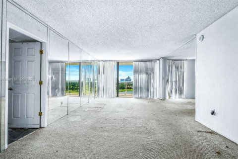 Condo in Aventura, Florida, 2 bedrooms  № 1930136 - photo 10