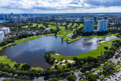 Condo in Aventura, Florida, 2 bedrooms  № 1930136 - photo 3