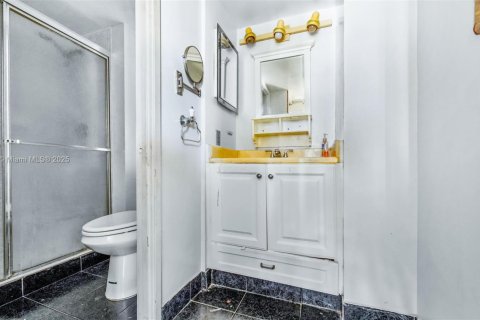 Condo in Aventura, Florida, 2 bedrooms  № 1930136 - photo 14