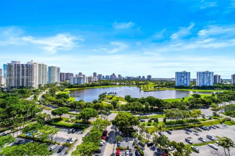 Condo in Aventura, Florida, 2 bedrooms  № 1930136 - photo 1