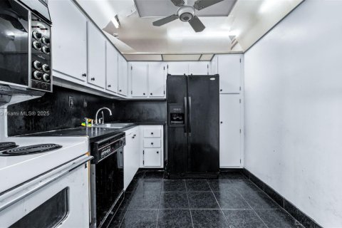 Condo in Aventura, Florida, 2 bedrooms  № 1930136 - photo 17