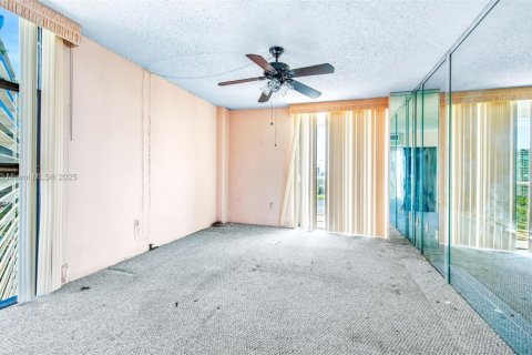 Condo in Aventura, Florida, 2 bedrooms  № 1930136 - photo 15