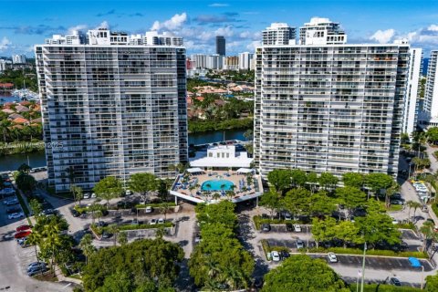 Condo in Aventura, Florida, 2 bedrooms  № 1930136 - photo 2