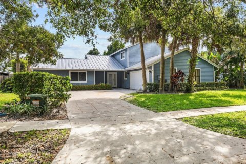 House in Jupiter, Florida 4 bedrooms, 235.04 sq.m. № 2365208 - photo 27