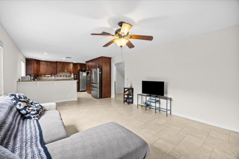 House in Jupiter, Florida 4 bedrooms, 235.04 sq.m. № 2365208 - photo 10