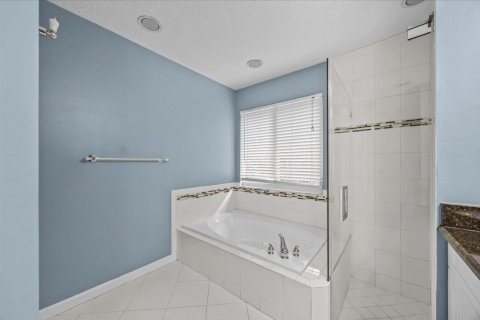 House in Jupiter, Florida 4 bedrooms, 235.04 sq.m. № 2365208 - photo 20
