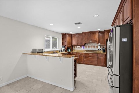 House in Jupiter, Florida 4 bedrooms, 235.04 sq.m. № 2365208 - photo 12
