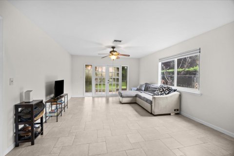 House in Jupiter, Florida 4 bedrooms, 235.04 sq.m. № 2365208 - photo 8