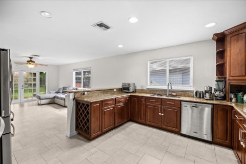 House in Jupiter, Florida 4 bedrooms, 235.04 sq.m. № 2365208 - photo 15