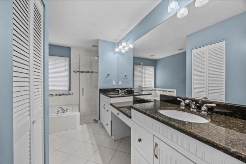 House in Jupiter, Florida 4 bedrooms, 235.04 sq.m. № 2365208 - photo 18