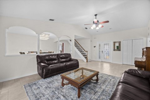 House in Jupiter, Florida 4 bedrooms, 235.04 sq.m. № 2365208 - photo 4