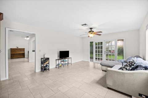 House in Jupiter, Florida 4 bedrooms, 235.04 sq.m. № 2365208 - photo 9