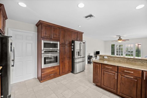 House in Jupiter, Florida 4 bedrooms, 235.04 sq.m. № 2365208 - photo 16