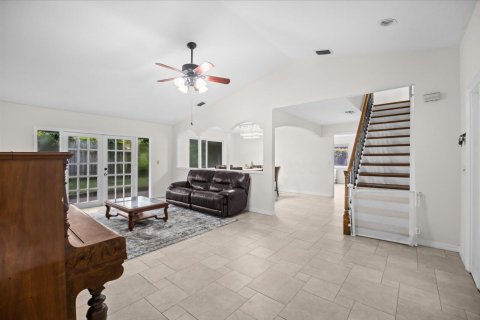 House in Jupiter, Florida 4 bedrooms, 235.04 sq.m. № 2365208 - photo 2