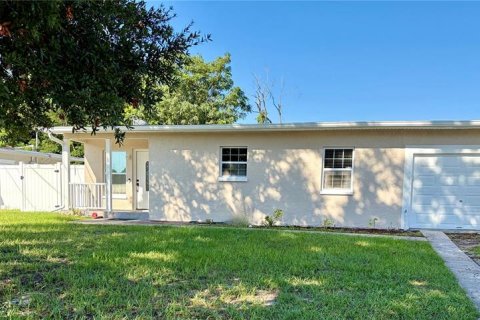 House in Orlando, Florida 3 bedrooms, 114.83 sq.m. № 2166825
