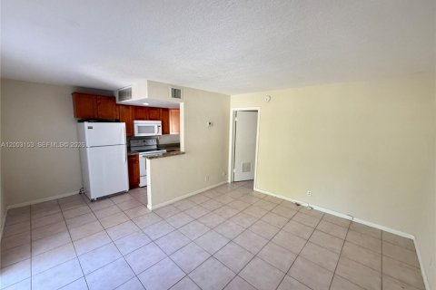 Снять в аренду кондоминиум в Форт-Лодердейл, Флорида 1 спальня, 44.59м2, № 2066718 - фото 2
