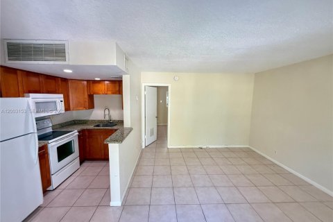 Снять в аренду кондоминиум в Форт-Лодердейл, Флорида 1 спальня, 44.59м2, № 2066718 - фото 3