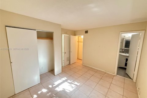 Снять в аренду кондоминиум в Форт-Лодердейл, Флорида 1 спальня, 44.59м2, № 2066718 - фото 7