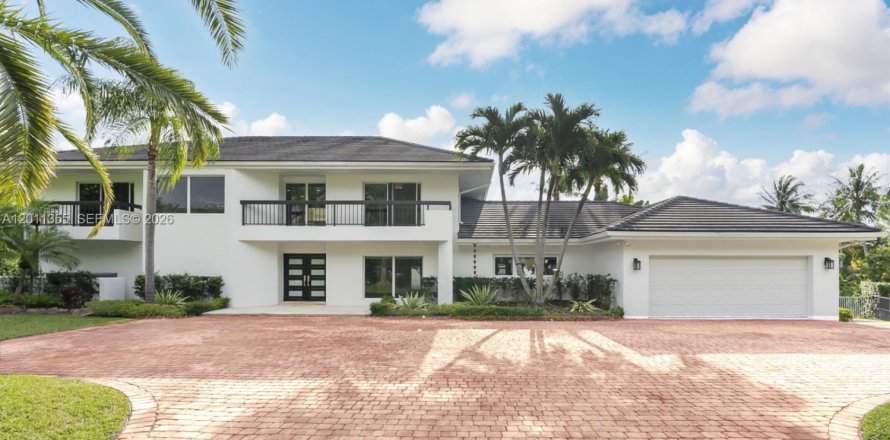House in Coral Gables, Florida 7 bedrooms, 598.01 sq.m. № 2075172