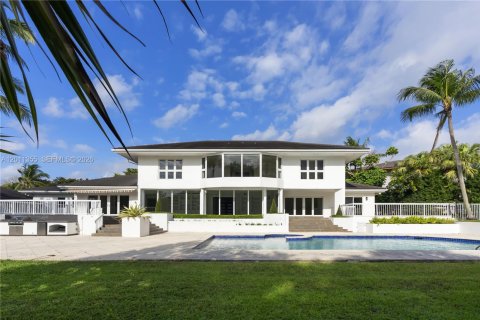 House in Coral Gables, Florida 7 bedrooms, 598.01 sq.m. № 2075172 - photo 11