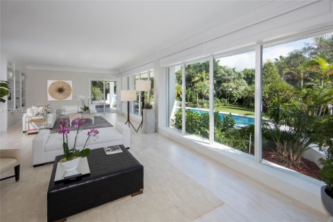 House in Coral Gables, Florida 7 bedrooms, 598.01 sq.m. № 2075172 - photo 4