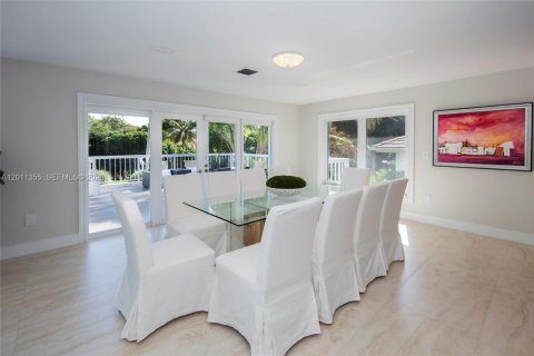 House in Coral Gables, Florida 7 bedrooms, 598.01 sq.m. № 2075172 - photo 6
