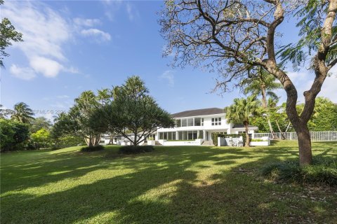 House in Coral Gables, Florida 7 bedrooms, 598.01 sq.m. № 2075172 - photo 12