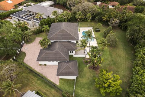 House in Coral Gables, Florida 7 bedrooms, 598.01 sq.m. № 2075172 - photo 13