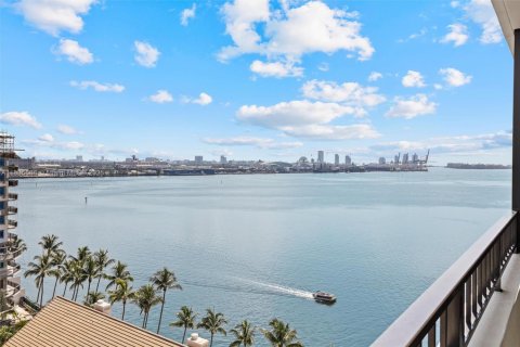 Condo à Miami, Floride, 3 chambres  № 2088803