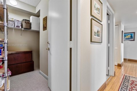 Купить кондоминиум в Майами, Флорида 3 спальни, 150.87м2, № 2088803 - фото 21