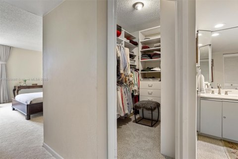 Купить кондоминиум в Майами, Флорида 3 спальни, 150.87м2, № 2088803 - фото 11