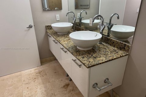 Снять в аренду кондоминиум в Майами, Флорида 2 спальни, 117.71м2, № 2014207 - фото 23