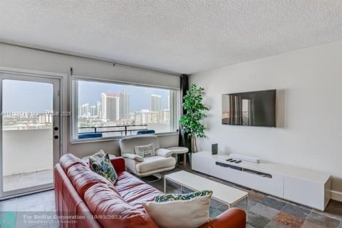 Condo in Hallandale Beach, Florida, 1 bedroom  № 1758689 - photo 6
