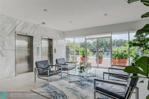 Condo in Hallandale Beach, Florida, 1 bedroom  № 1758689 - photo 3