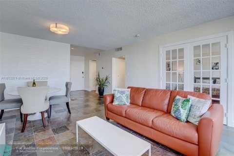 Condo in Hallandale Beach, Florida, 1 bedroom  № 1758689 - photo 7
