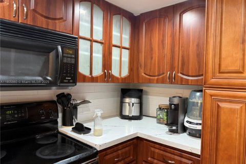 Condominio en alquiler en Miami, Florida, 1 dormitorio, 65.03 m2 № 1957032 - foto 2